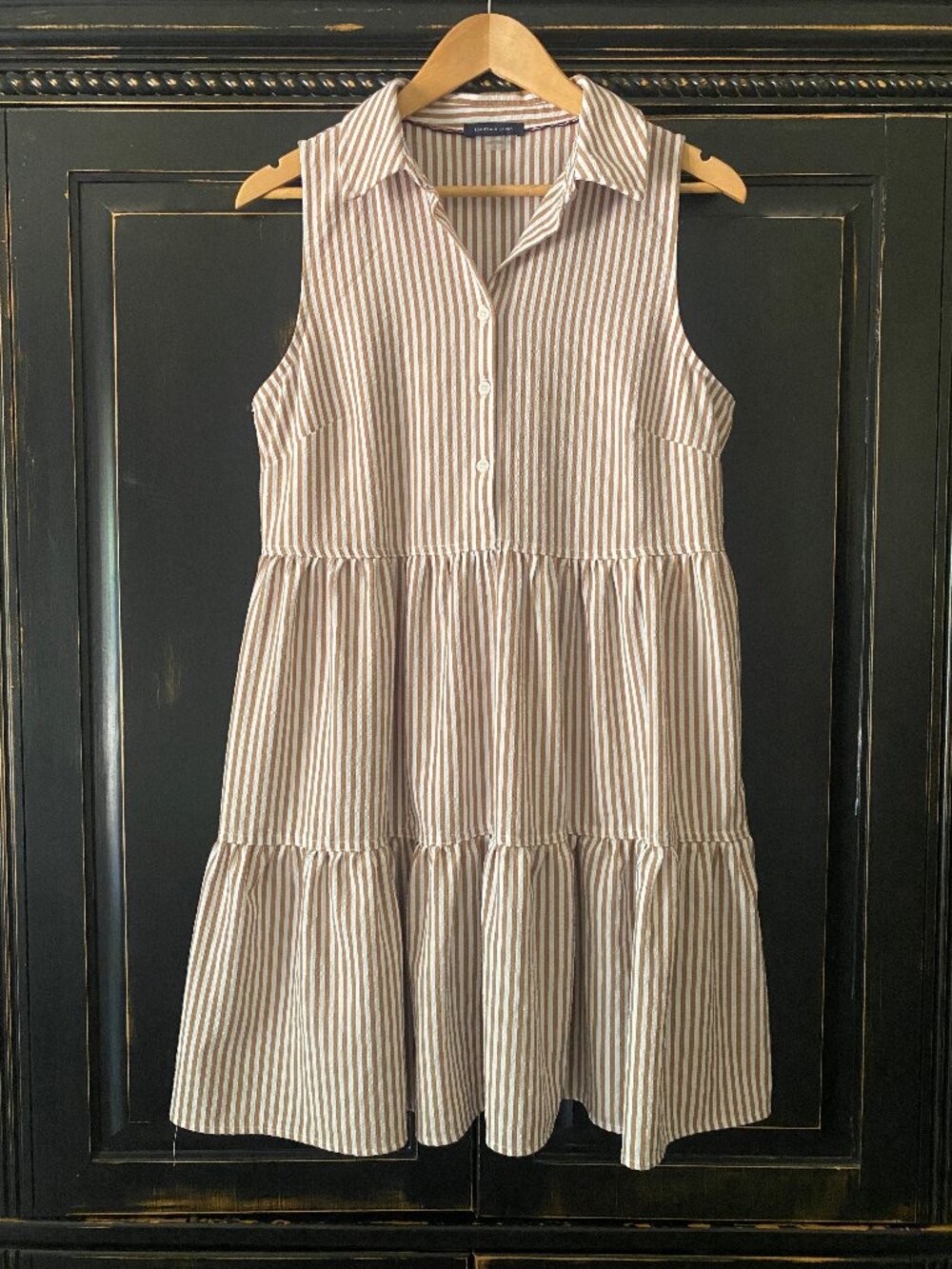 Tommy Hilfiger - Women’s Size 8 - Tan and White Stripe Tiered Sleeveless Dress